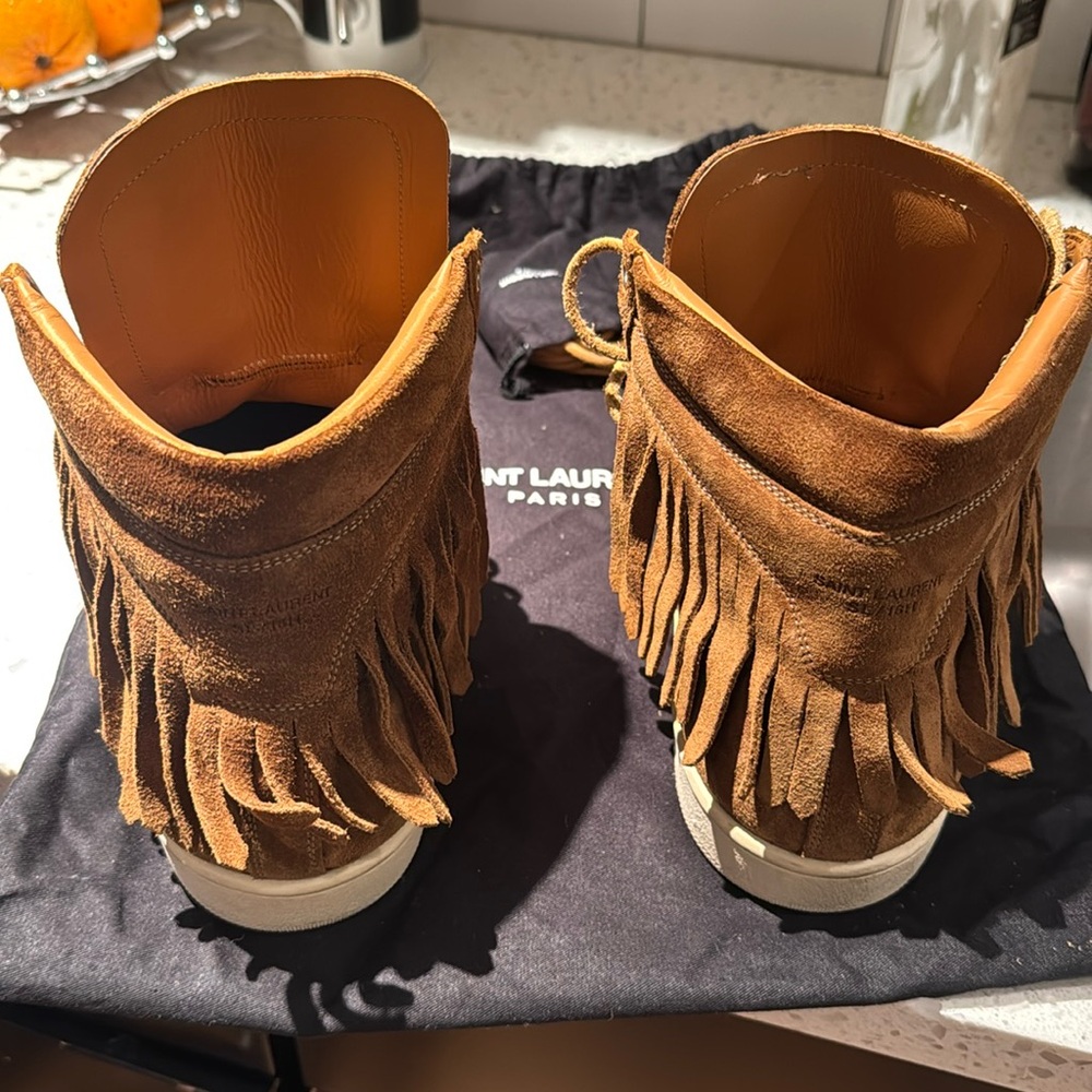 Saint Laurent- Tan Suede Fringe Court Classic size 43